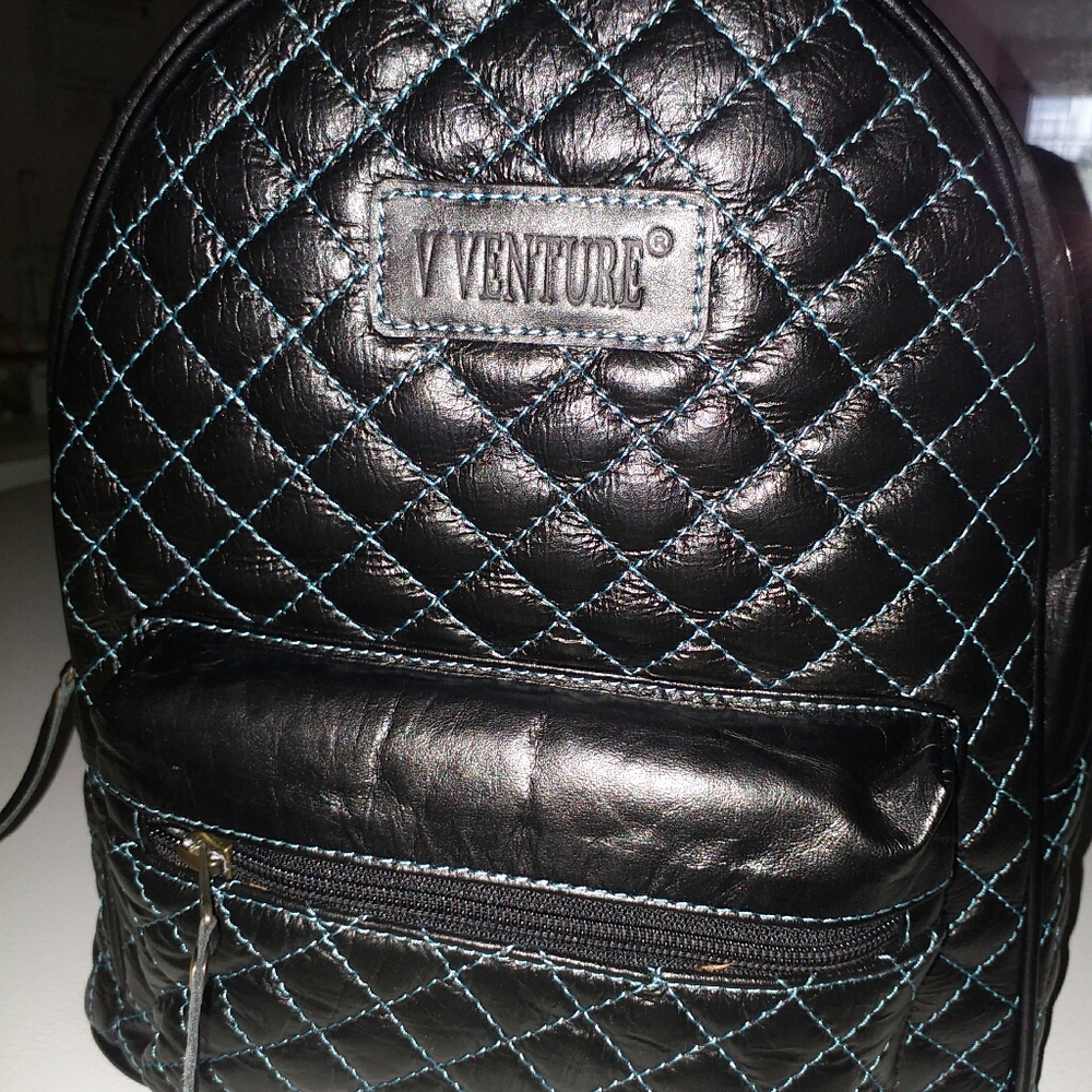 Backpack - Picture 2 of 8